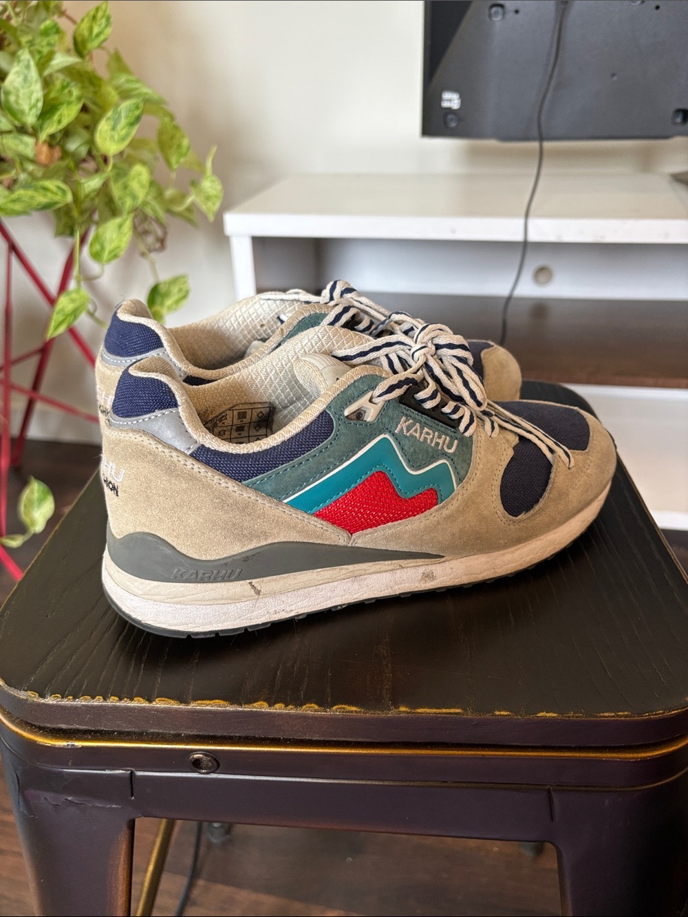 Karhu Women's Retro Runner Sneakers in Beige, Navy & Teal